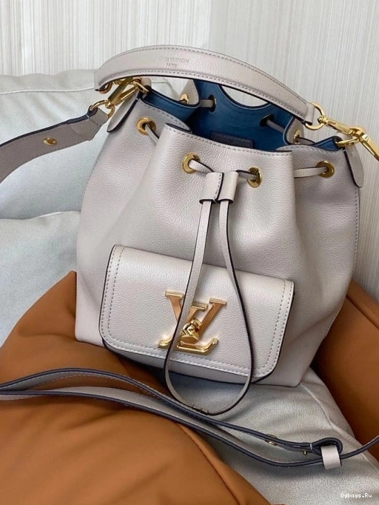 BUCKET LOCKME LOUIS VUITTON 1218